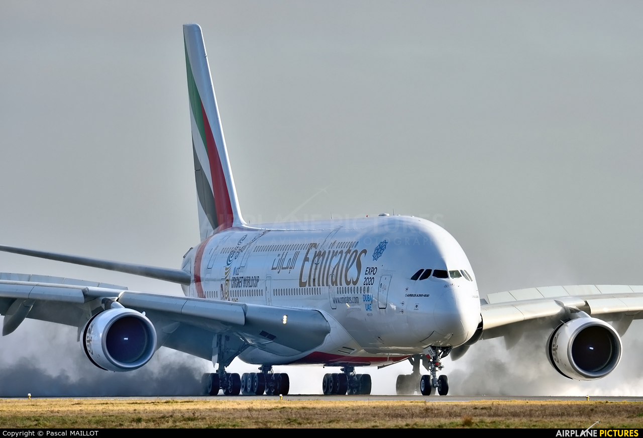 Emirates Airlines A6-EDE aircraft at Paris - Charles de Gaulle