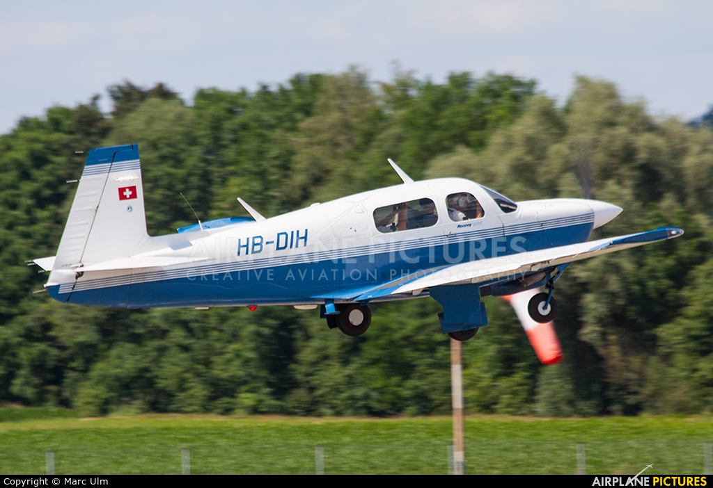 Private HB-DIH aircraft at Augsburg