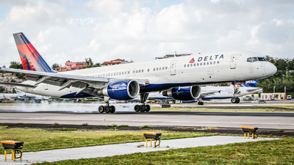 N689DL - Delta Air Lines Boeing 757-200