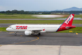 PR-MHV - TAM Airbus A320