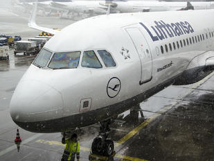D-AIZU - Lufthansa Airbus A320