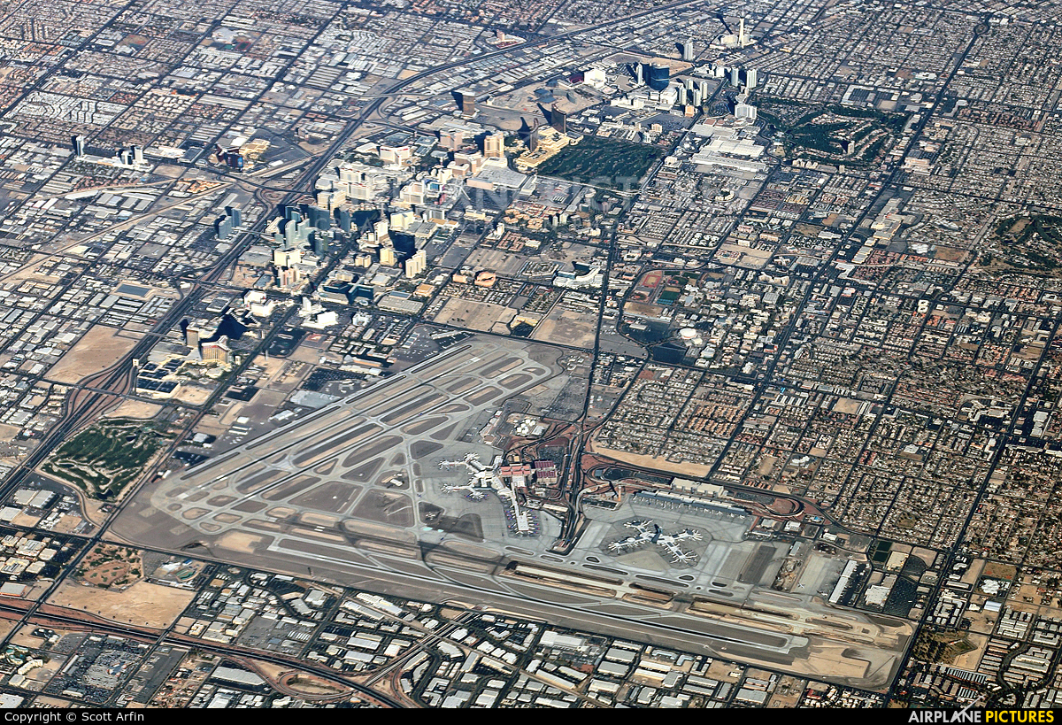 - Airport Overview - aircraft at Las Vegas - McCarran Intl