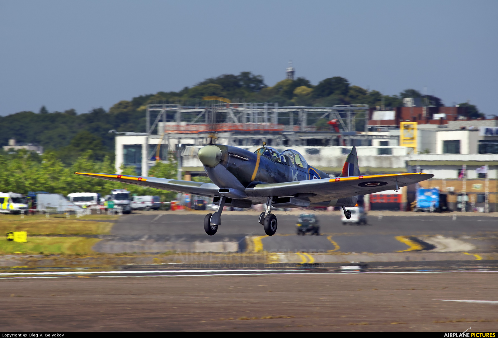 Spitfire Display G-ILDA aircraft at Farnborough