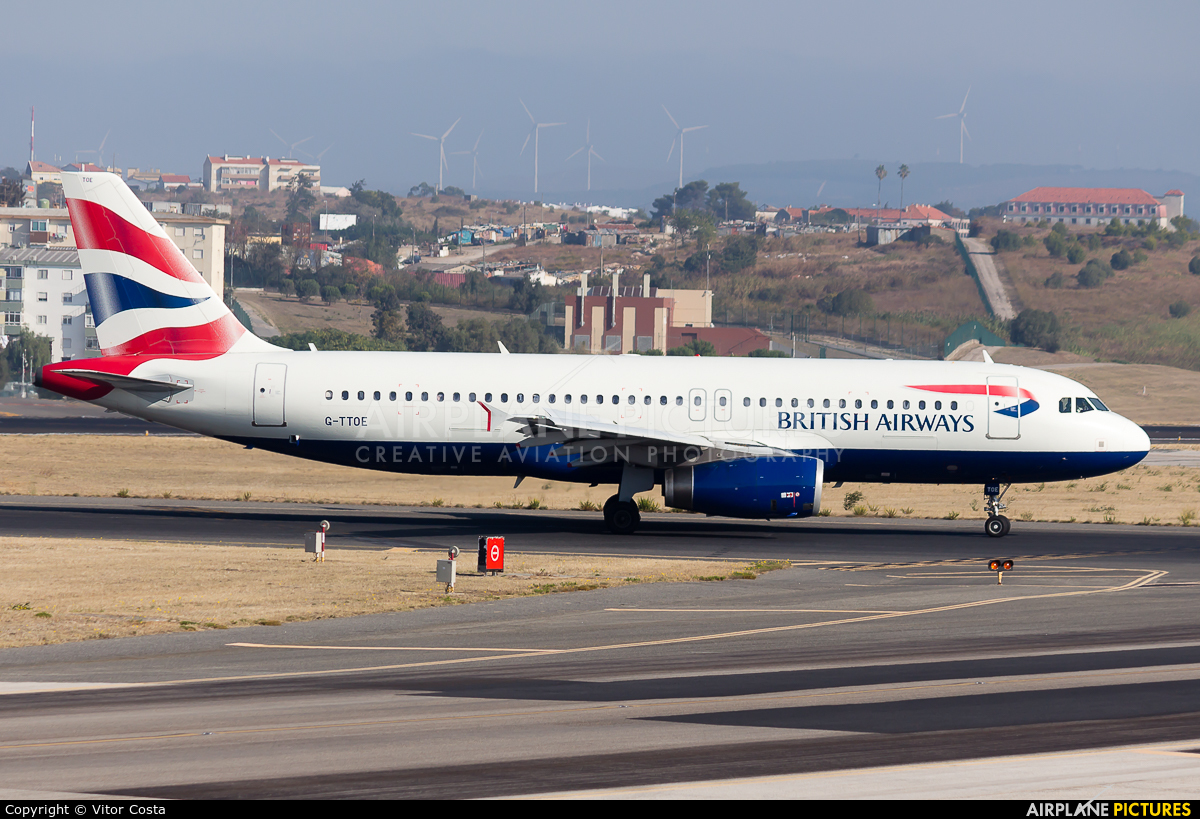 British Airways G-TTOE aircraft at Lisbon