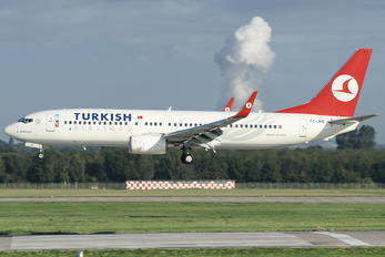 TC-JHE - Turkish Airlines Boeing 737-800