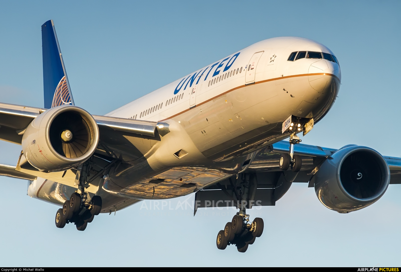 United Airlines N77014 aircraft at Frankfurt