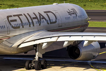 A6-AFD - Etihad Airways Airbus A330-300