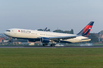 N171DZ - Delta Air Lines Boeing 767-300ER