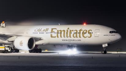 A6-ENJ - Emirates Airlines Boeing 777-300ER