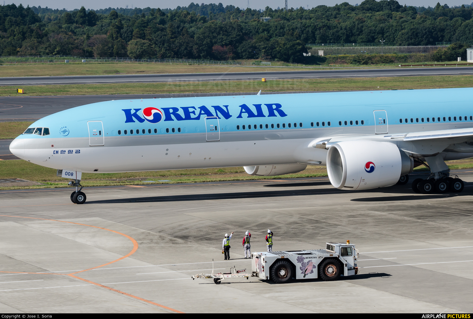 Korean Air HL8008 aircraft at Tokyo - Narita Intl