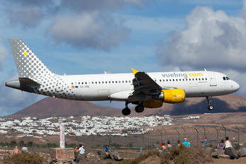 EC-HQL - Vueling Airlines Airbus A320