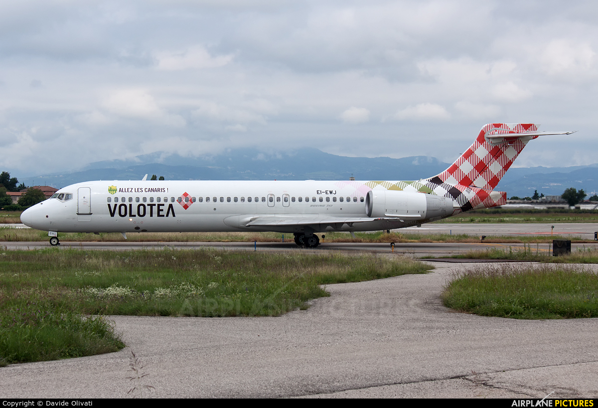 Volotea Airlines EI-EWJ aircraft at Verona - Villafranca