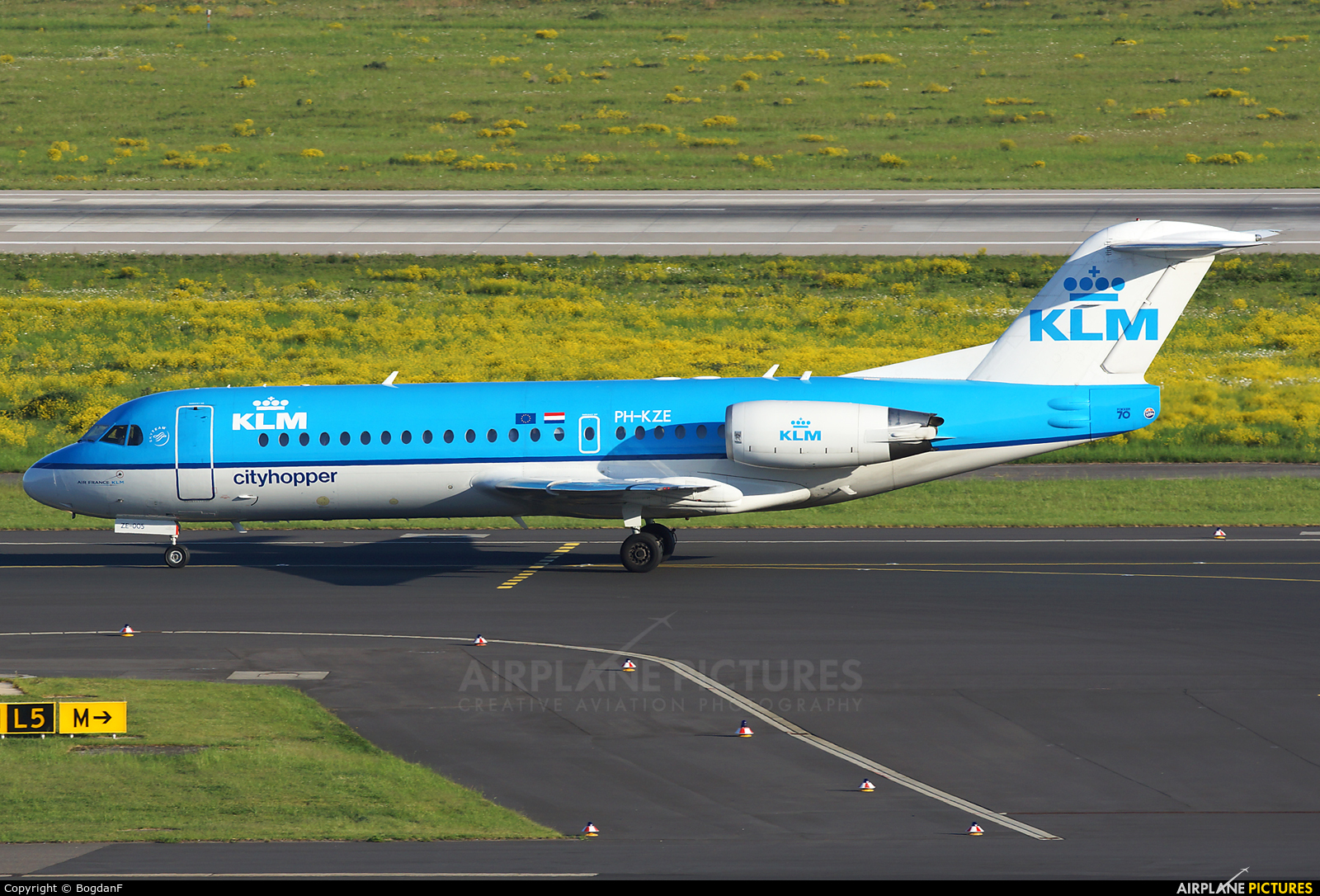 KLM Cityhopper PH-KZE aircraft at Düsseldorf