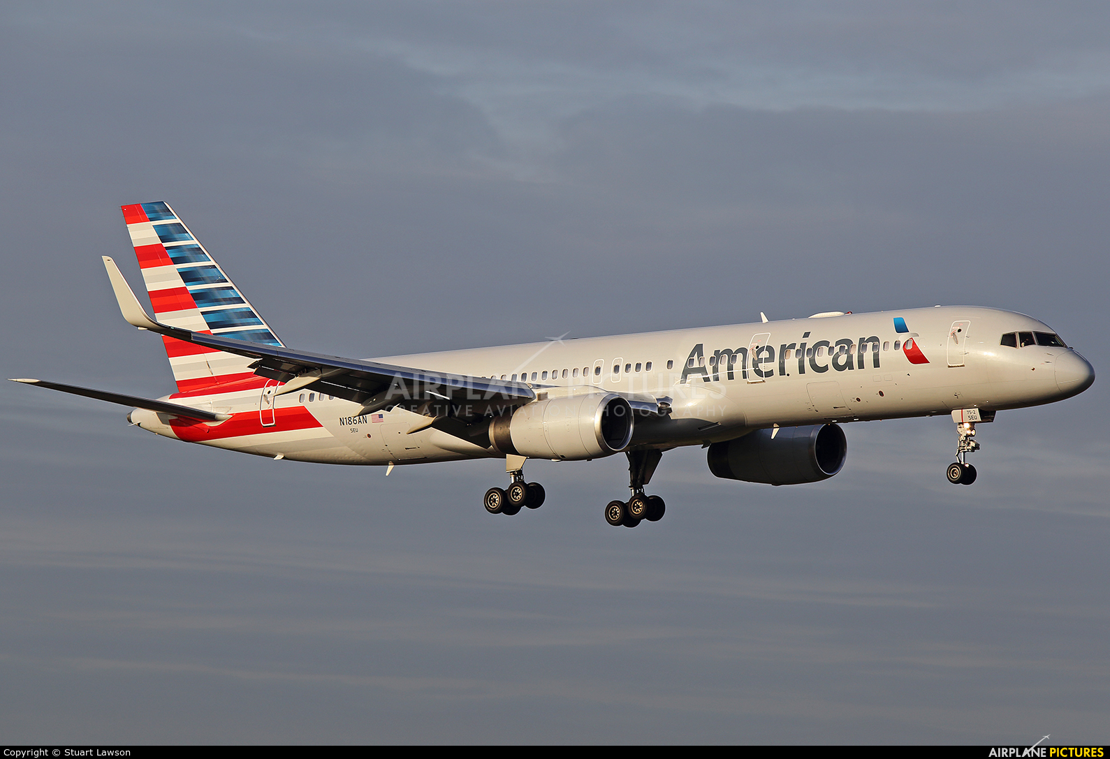 American Airlines N186AN aircraft at Birmingham