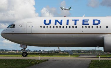 N6442UA - United Airlines Boeing 767-300ER