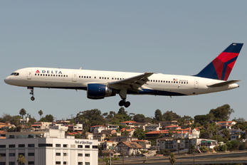 N685DA - Delta Air Lines Boeing 757-200