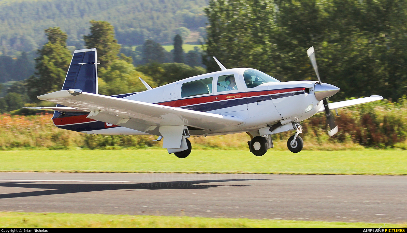 Private G-BJHB aircraft at Welshpool