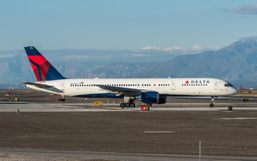 N6716C - Delta Air Lines Boeing 757-200