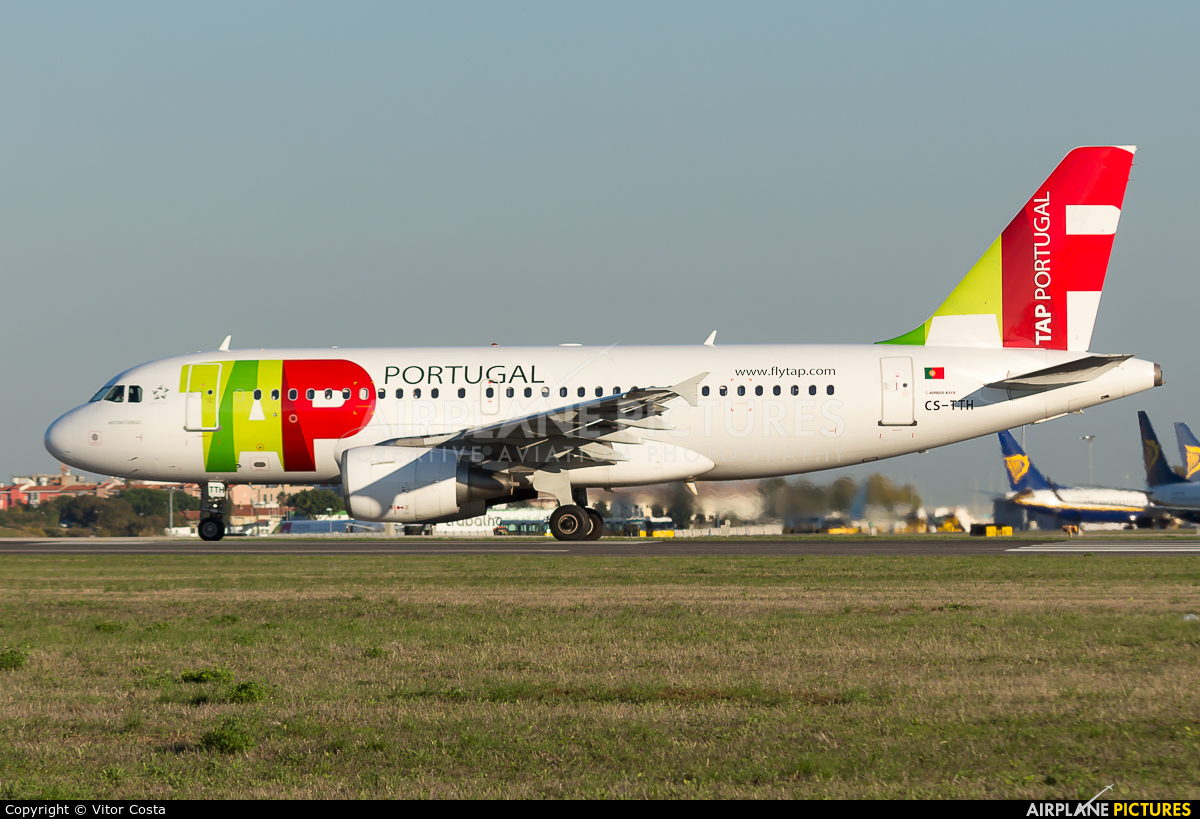 TAP Portugal CS-TTH aircraft at Lisbon