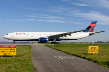 N801NW - Delta Air Lines Airbus A330-300