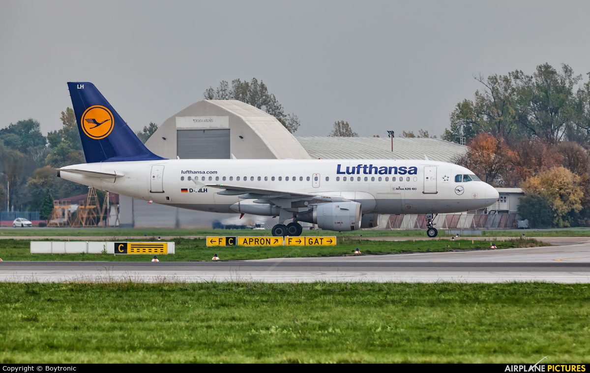 Lufthansa D-AILH aircraft at Zagreb