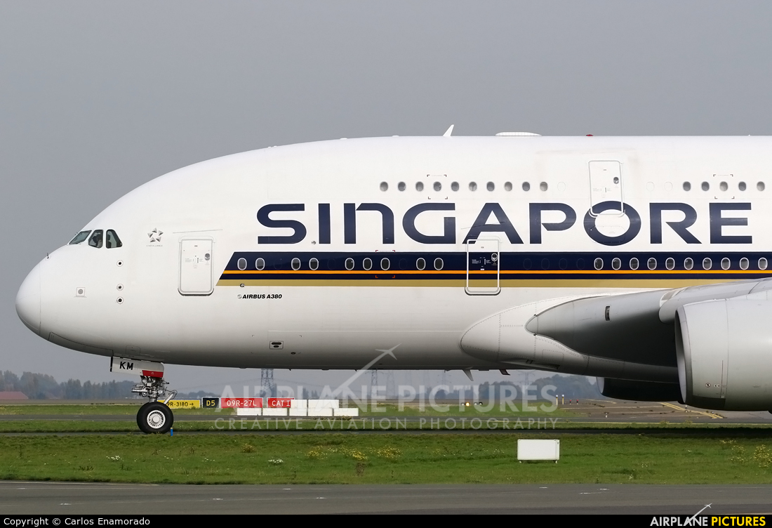 Singapore Airlines 9V-SKM aircraft at Paris - Charles de Gaulle