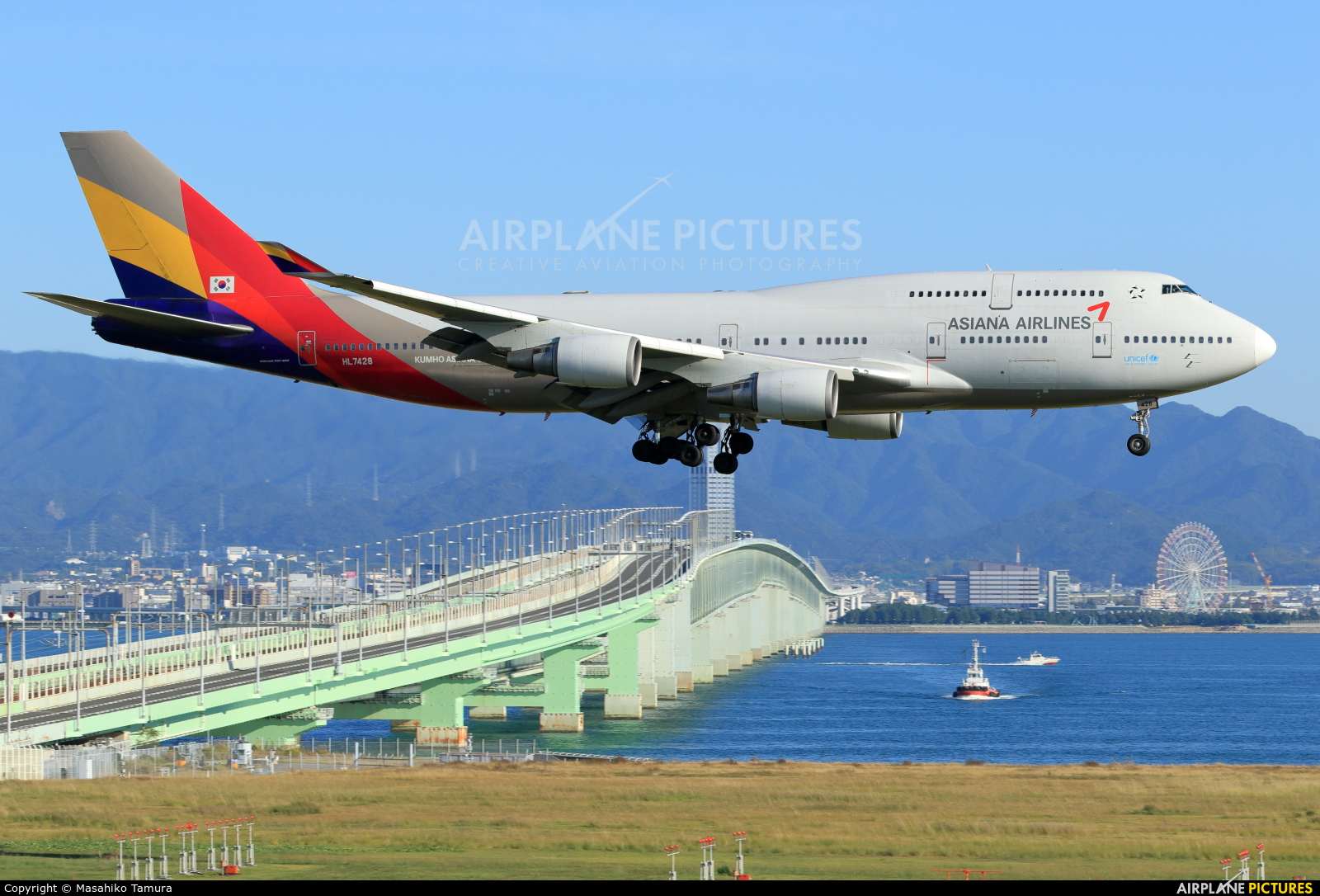Asiana Airlines HL7428 aircraft at Kansai Intl