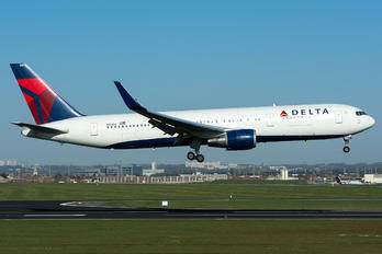 N152DL - Delta Air Lines Boeing 767-300ER