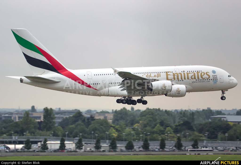 Emirates Airlines A6-EDS aircraft at London - Heathrow
