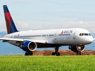 N6700 - Delta Air Lines Boeing 757-200