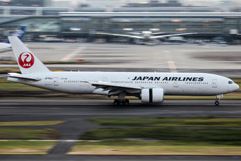 JA703J - JAL - Japan Airlines Boeing 777-200ER