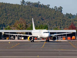 EC-LML - Vueling Airlines Airbus A320