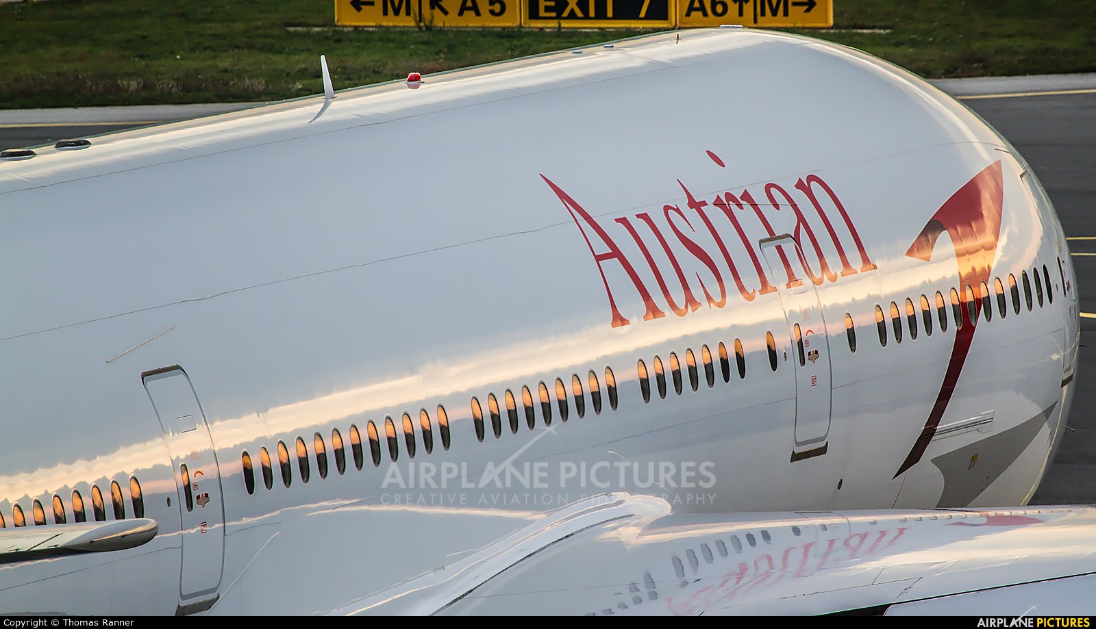 Austrian Airlines/Arrows/Tyrolean OE-LPE aircraft at Vienna - Schwechat