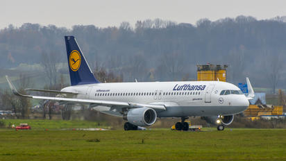 D-AIZY - Lufthansa Airbus A320
