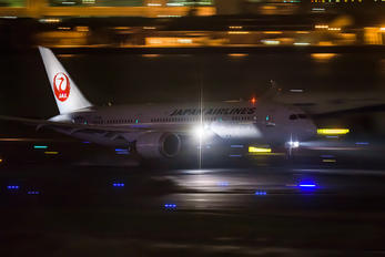 JA833J - JAL - Japan Airlines Boeing 787-8 Dreamliner