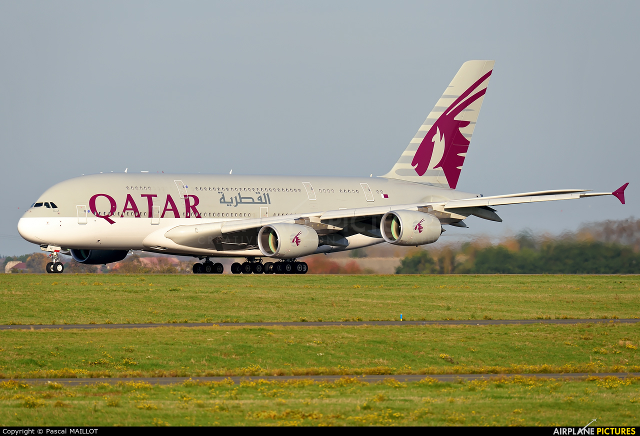 Qatar Airways A7-APC aircraft at Paris - Charles de Gaulle