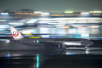 JA8977 - JAL - Japan Airlines Boeing 777-200