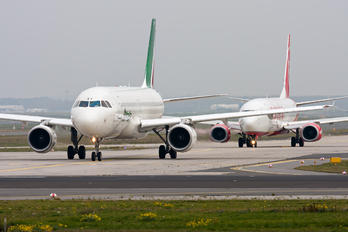 EI-DSY - Alitalia Airbus A320