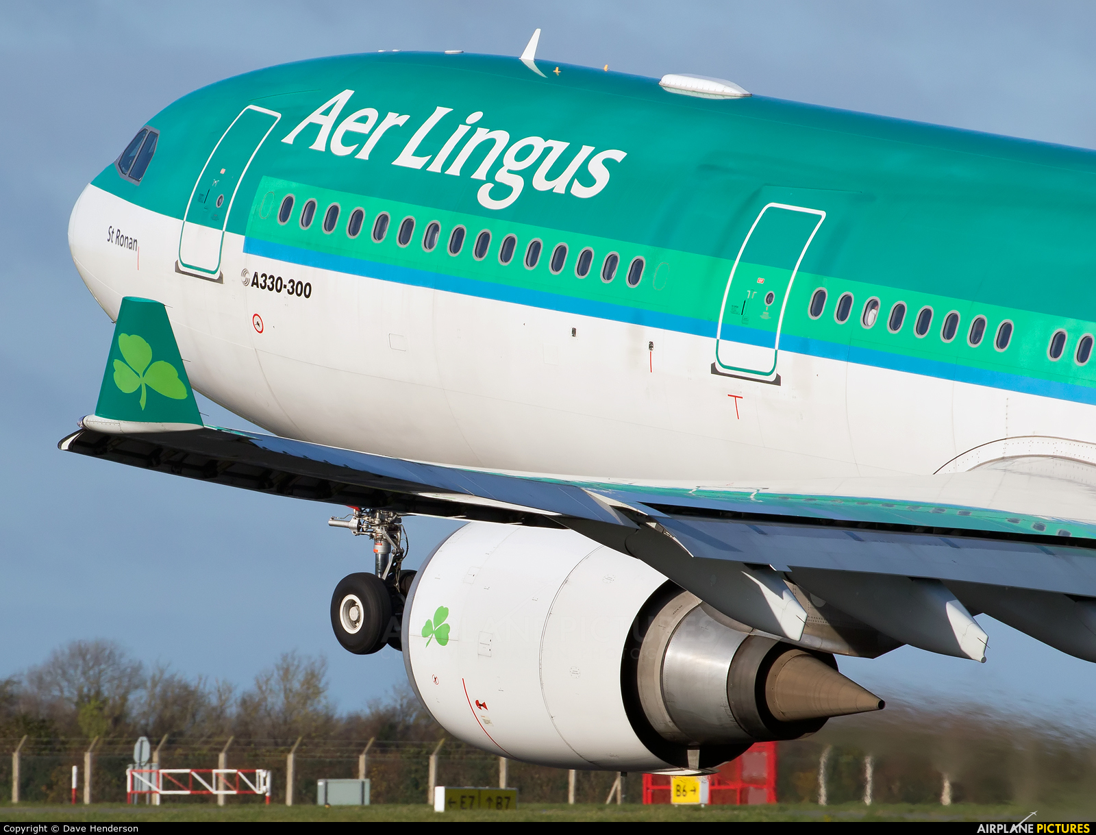 Aer Lingus EI-EAV aircraft at Dublin