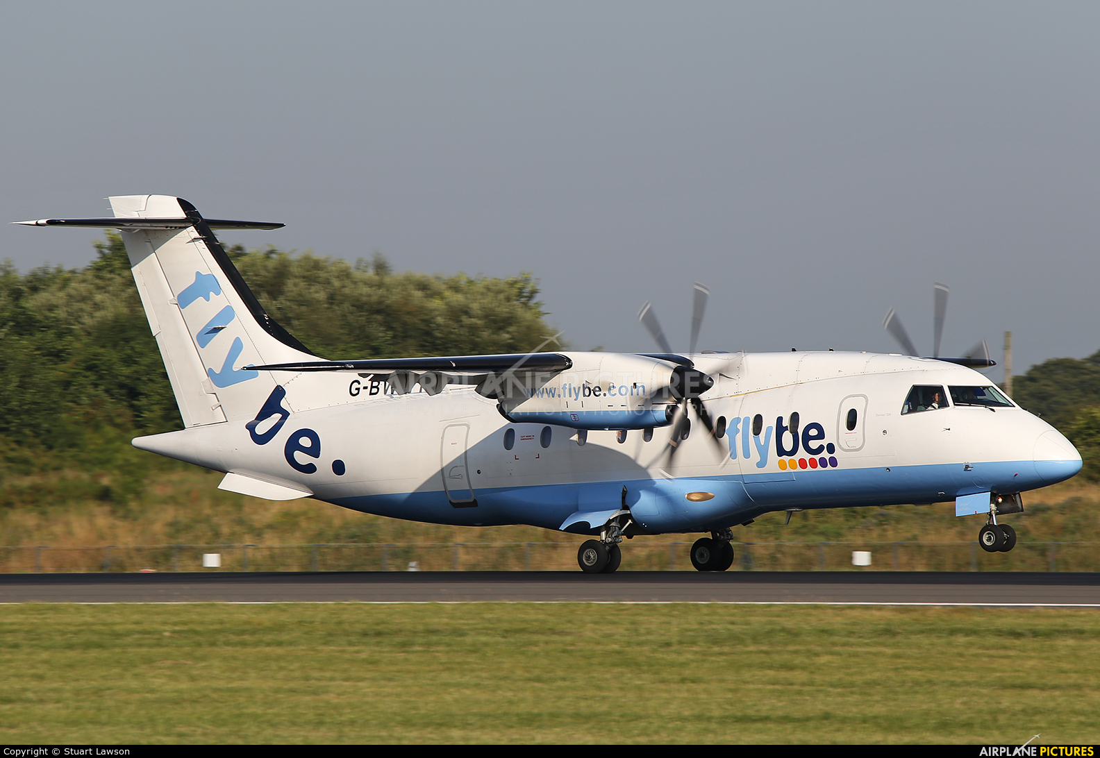 Flybe G-BWWT aircraft at Manchester