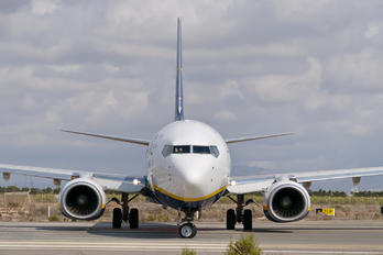 EI-EFJ - Ryanair Boeing 737-800