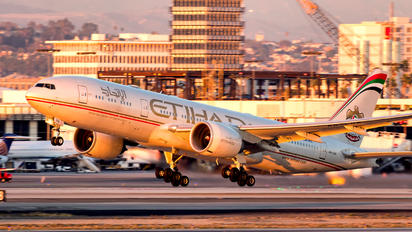 A6-LRA - Etihad Airways Boeing 777-200LR