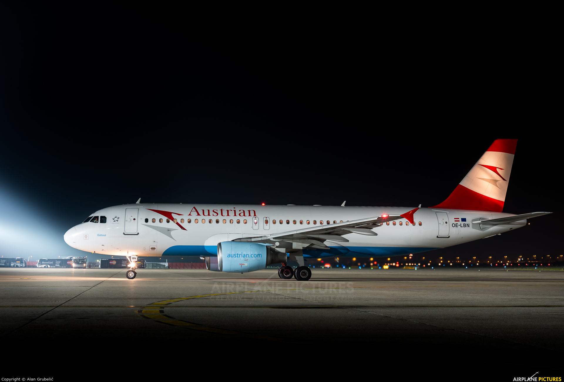Austrian Airlines/Arrows/Tyrolean OE-LBN aircraft at Zagreb