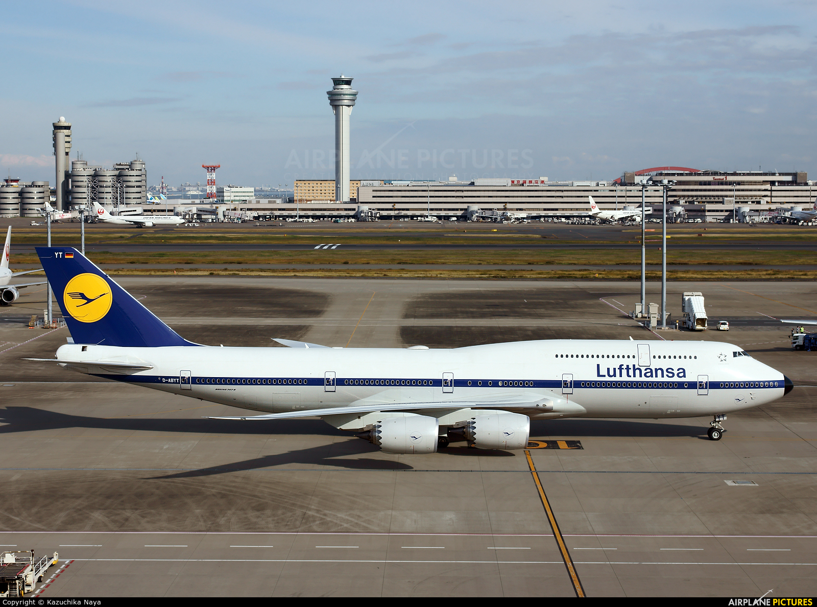 Lufthansa D-ABYT aircraft at Tokyo - Haneda Intl