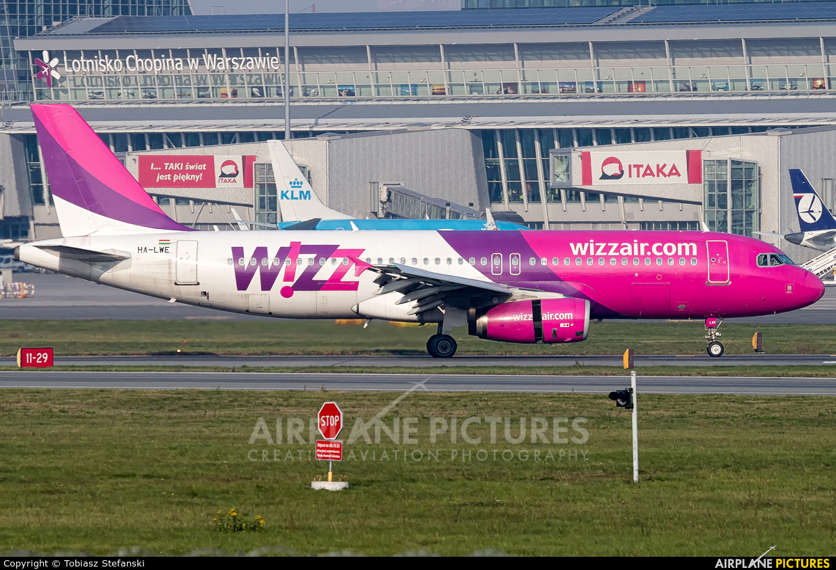 Wizz Air HA-LWE aircraft at Warsaw - Frederic Chopin