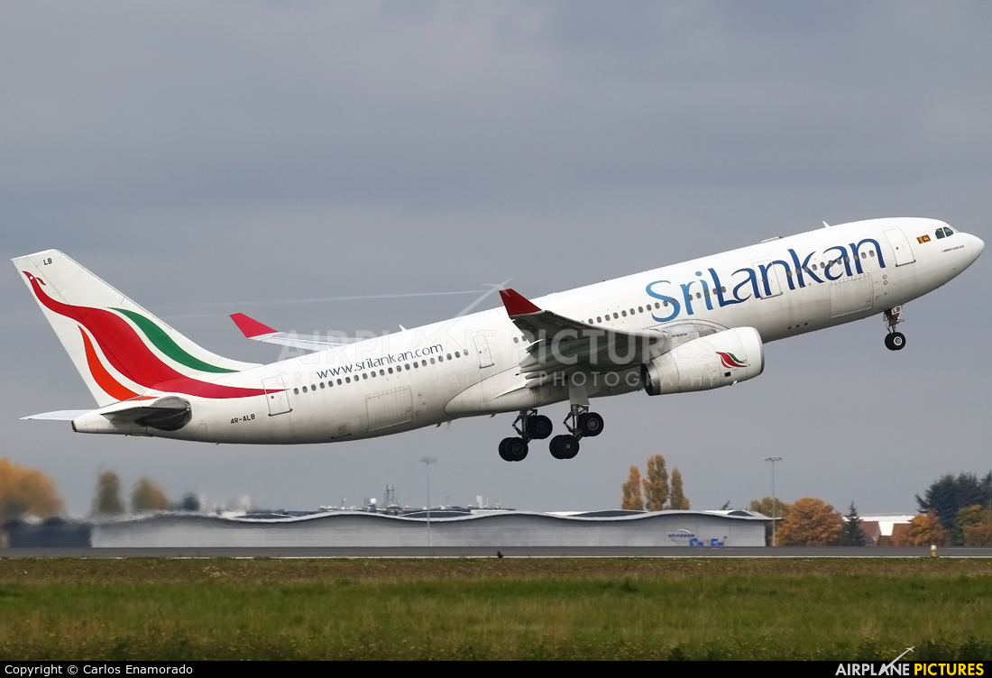 SriLankan Airlines 4R-ALB aircraft at Paris - Charles de Gaulle