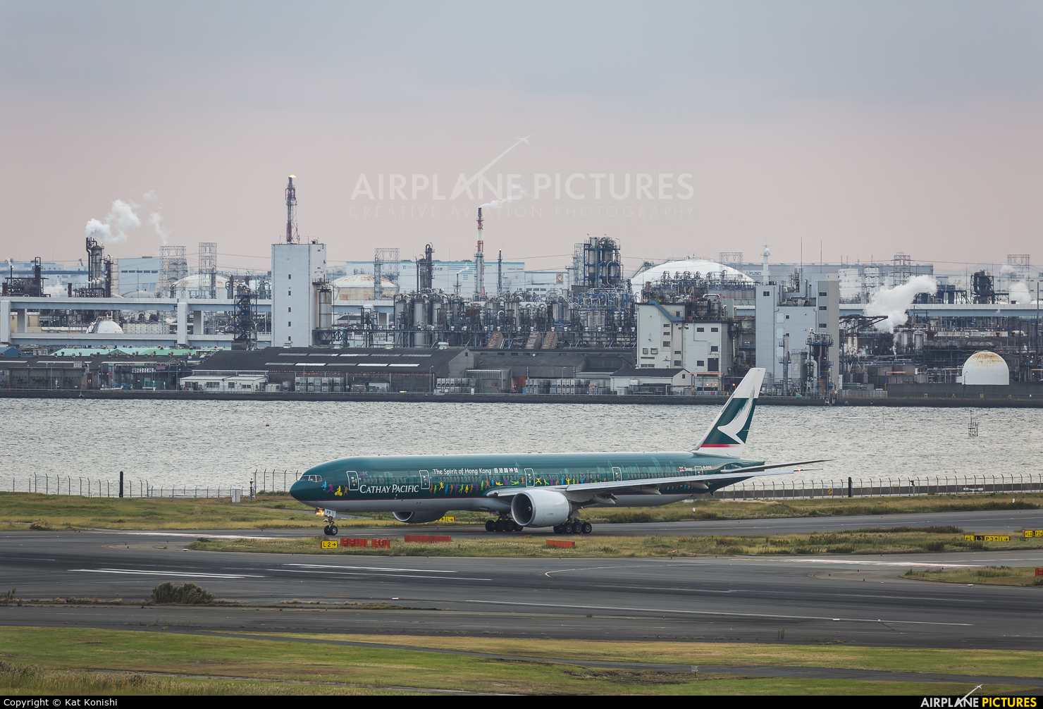 Cathay Pacific B-KPB aircraft at Tokyo - Haneda Intl