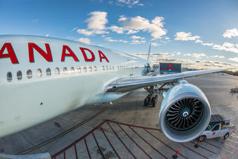 C-FNNQ - Air Canada Boeing 777-300ER
