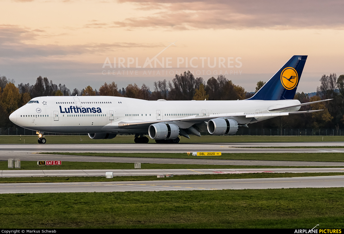 Lufthansa D-ABYU aircraft at Munich