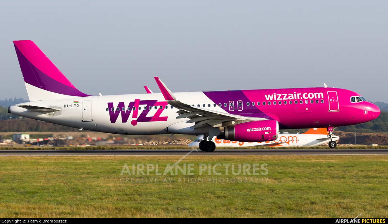 Wizz Air HA-LYO aircraft at London - Luton